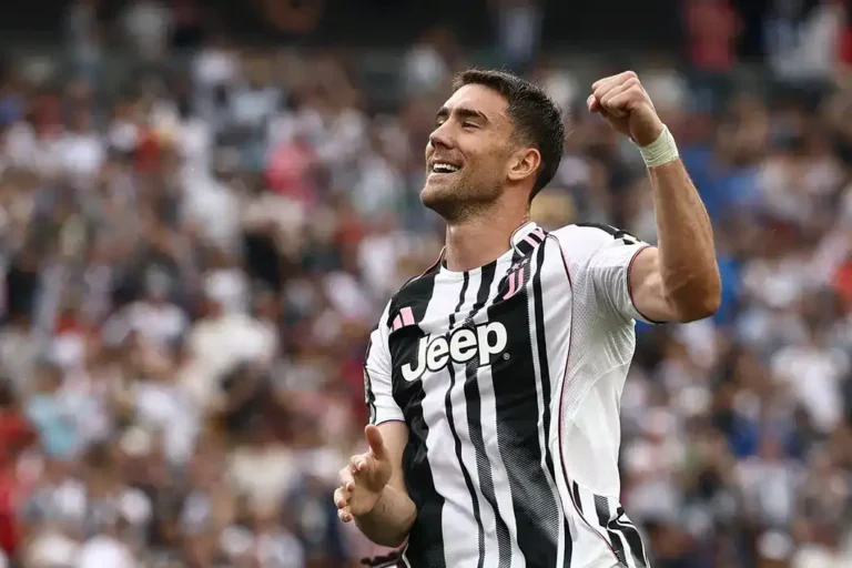 Dušans Vlahovičs. Juventus