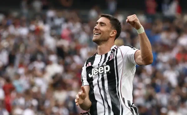 Dušans Vlahovičs. Juventus