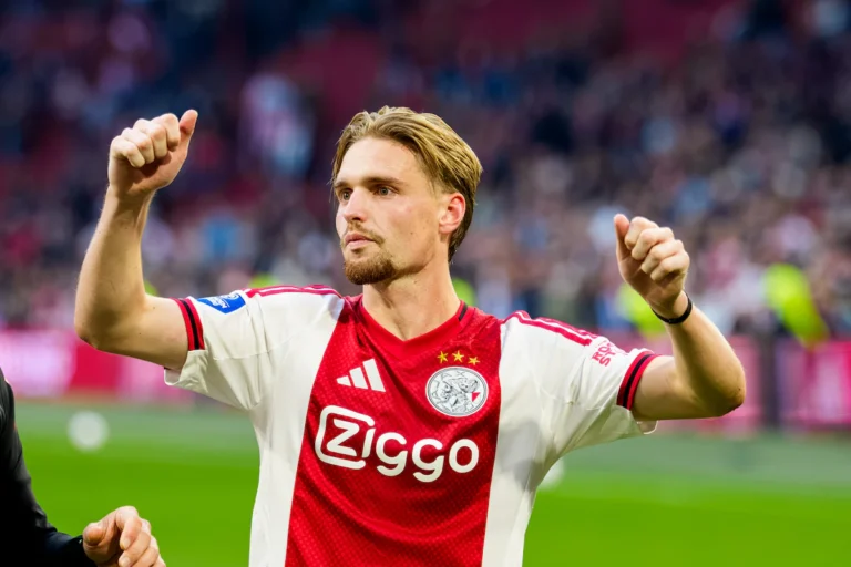 Kenets Teilors, futbolazinas.com