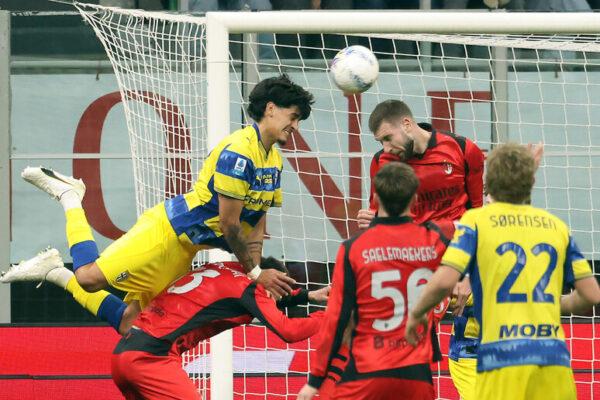 "AC Milan" pret "Parma". Itālijas A Sērija