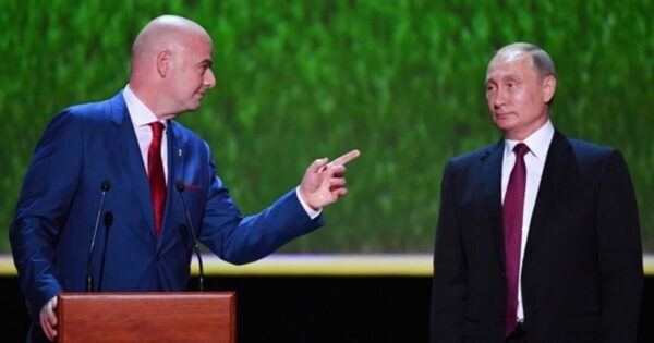 Džanni Infantīno un Vladimirs Putins. FIFA