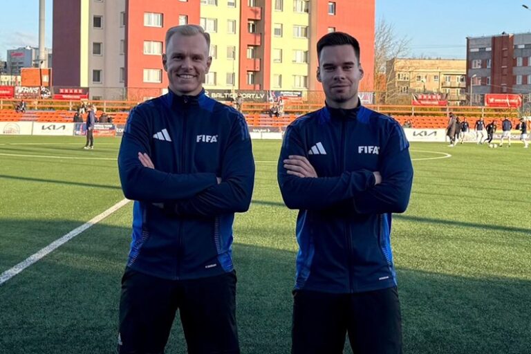 Kristaps Ratnieks un Artūrs Šakurovs , futbolazinas.com