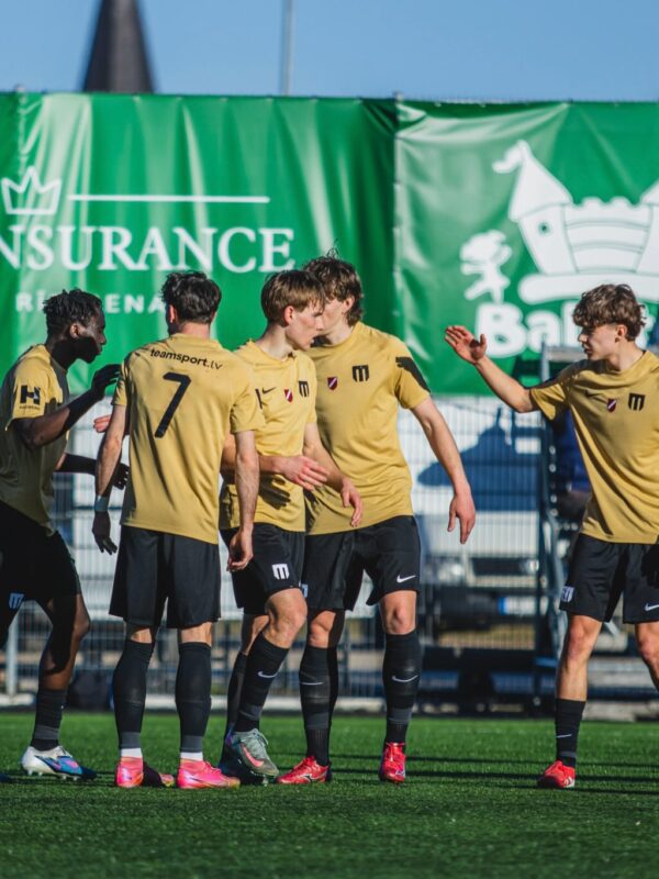 "Metta" pret "Tukums 2000/2-TSS"