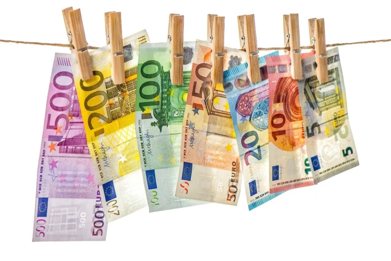 Naudas atmazgāšana