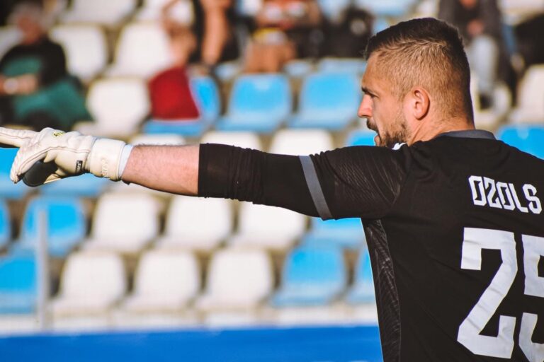 Roberts Ozols, futbolazinas.com