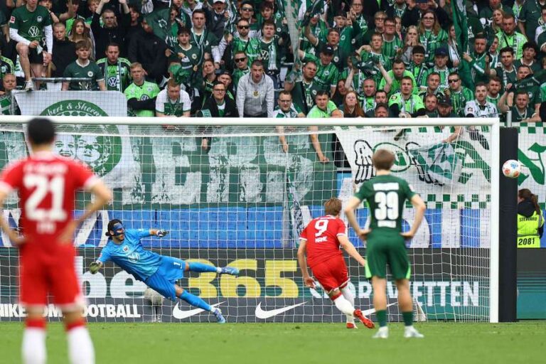Harijs Keins nerealizē 11 metru soda sitienu. Vācijas Bundeslīga