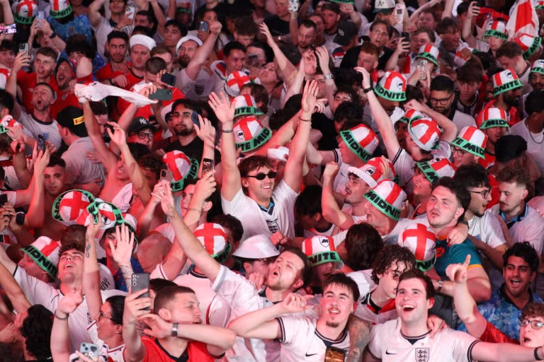 Anglijas futbola izlases līdzjutēji. 2026.gada Pasaules kausa izcīņas finālturnīrs