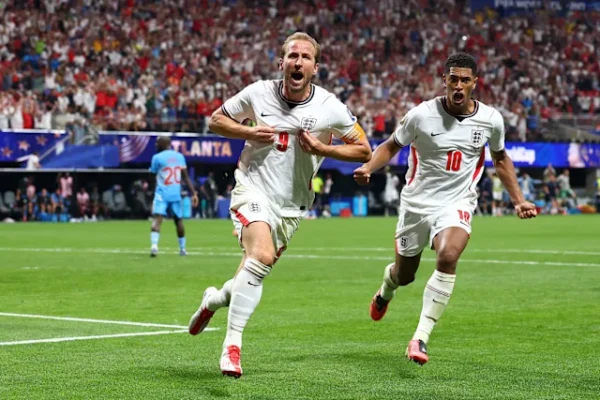Harijs Keins (no kreisās). Anglijas futbola izlase