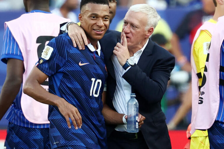 Kilians Mbapē un Disjē Dešāns. Francijas futbola izlase