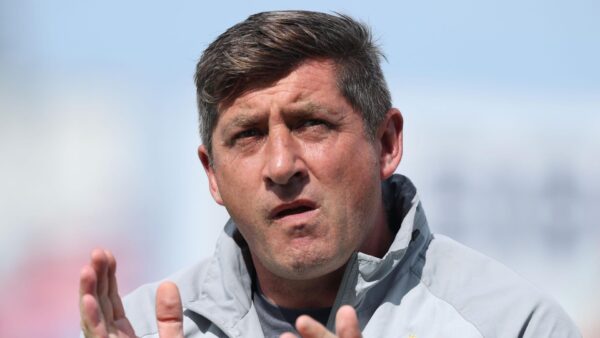 Deklāns Devains, "Glentoran FC", futbolazinas.com