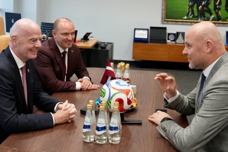 Andris Kulbergs, Vadims Ļašenko un Džanni Infantino, futbolazinas.com