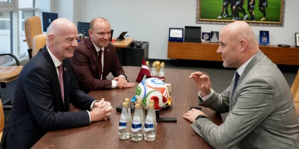 Andris Kulbergs, Vadims Ļašenko un Džanni Infantino, futbolazinas.com