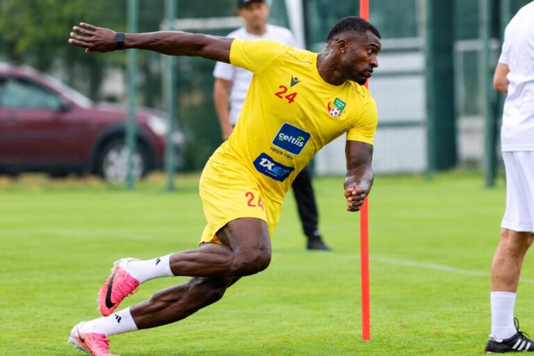 Ede Oloko, Beninas izlase, futbolazinas.com